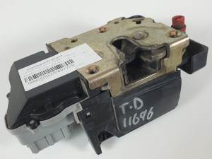 CERRADURA PUERTA TRASERA DERECHA PEUGEOT 406 BERLINA (S1/S2) Autodesguaces Alicante