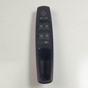 MANDO ELEVALUNAS DELANTERO IZQUIERDO 809610016R RENAULT MEGANE III BERLINA 5P Autodesguaces Alicante