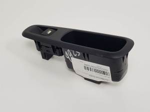MANDO ELEVALUNAS TRASERO DERECHO 96759764ZD PEUGEOT 3008 (T84) Autodesguaces Alicante