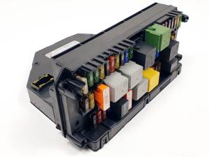 CAJA RELES / FUSIBLES A2129003614 MERCEDES CLASE E (W212) LIM. Autodesguaces Alicante