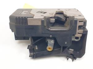 CERRADURA PUERTA DELANTERA DERECHA 24444016 OPEL ZAFIRA A Autodesguaces Alicante