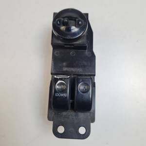 MANDO ELEVALUNAS DELANTERO IZQUIERDO 935704A000 HYUNDAI H-1 Autodesguaces Alicante