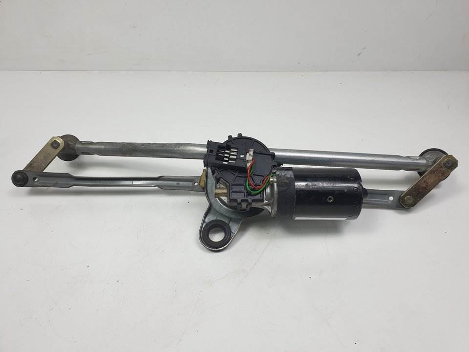 Moteur d’essuie-glace avant - 67638362155 - BMW - SERIE 3 BERLINA (E46)