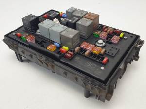 CAJA RELES / FUSIBLES 13343981 OPEL ASTRA J SPORTS TOURER Autodesguaces Alicante