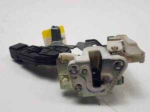 CERRADURA PUERTA TRASERA DERECHA TOYOTA AYGO (KGB/WNB) Autodesguaces Alicante