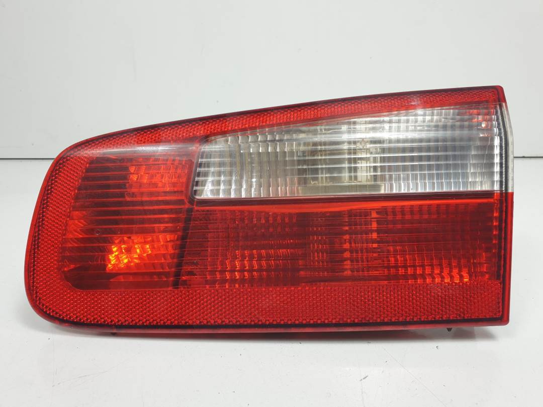 Rear right inner tail light - 8200002475 - RENAULT - LAGUNA II (BG0)