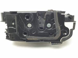 CERRADURA PUERTA DELANTERA DERECHA 5K1837016B VOLKSWAGEN GOLF VI (5K1) Autodesguaces Alicante