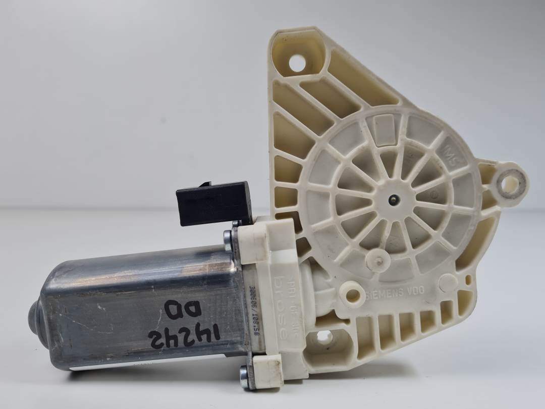 MOTOR ELEVALUNAS DELANTERO DERECHO - A1698201642 - MERCEDES - CLASE A (W169)
