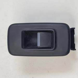 MANDO ELEVALUNAS DELANTERO DERECHO GX7314717AC JAGUAR XE Autodesguaces Alicante