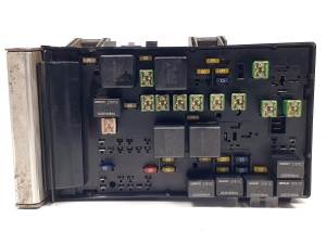 CAJA RELES / FUSIBLES P04869204AL CHRYSLER VOYAGER (RG) Autodesguaces Alicante