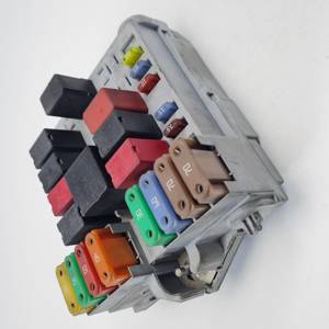 CAJA RELES / FUSIBLES 51792198 LANCIA YPSILON (101) Autodesguaces Alicante
