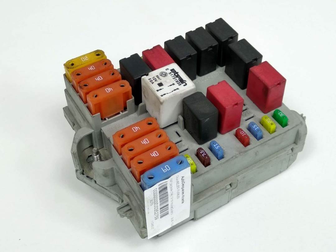 CAJA RELES / FUSIBLES - 0051738102057657 - FIAT - CROMA (194)