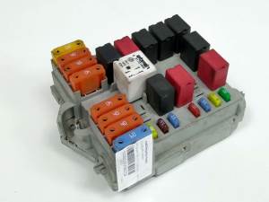 CAJA RELES / FUSIBLES 0051738102057657 FIAT CROMA (194) Autodesguaces Alicante