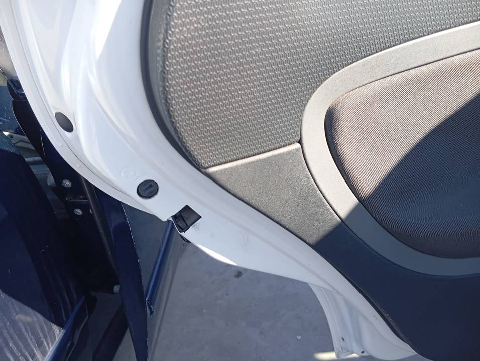 CERRADURA PUERTA TRASERA IZQUIERDA
