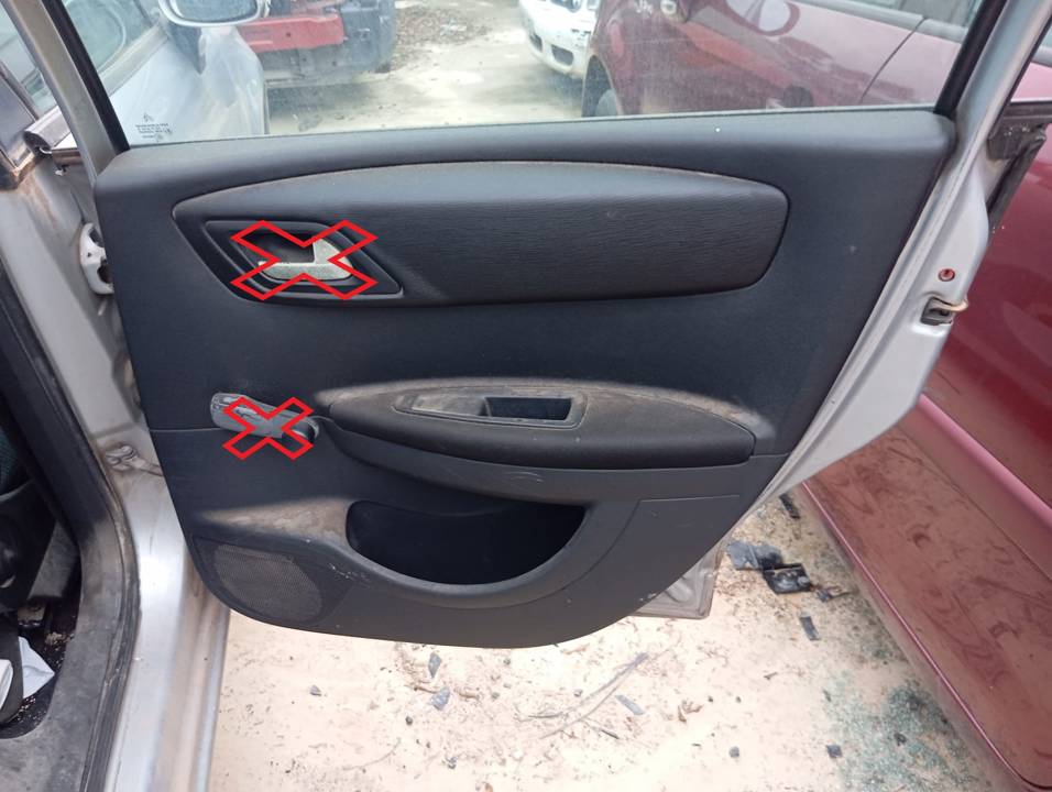 GUARNECIDO PUERTA TRASERA DERECHA
