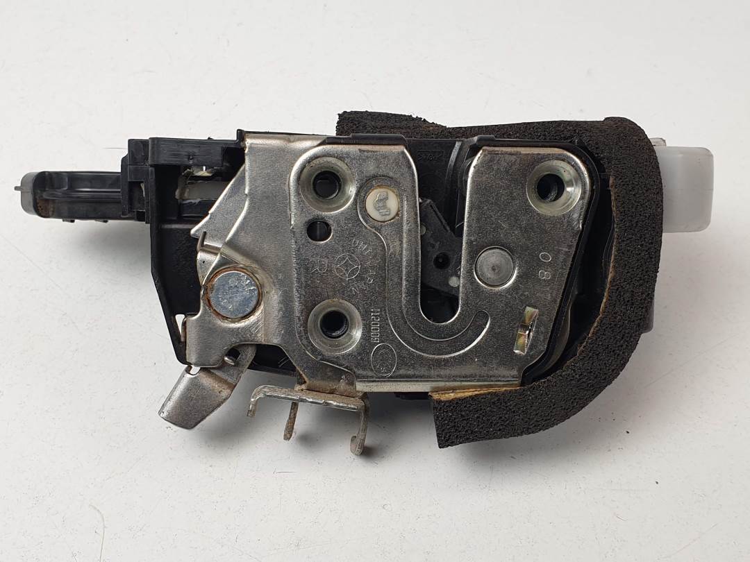 CERRADURA PUERTA DELANTERA DERECHA - G8313610 - NISSAN - MICRA (K13)