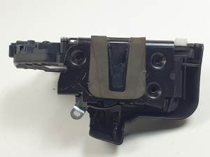 CERRADURA PUERTA TRASERA DERECHA 240015003 LAND ROVER FREELANDER 2 (LR2) (L359) Autodesguaces Alicante
