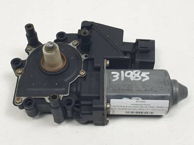 MOTOR ELEVALUNAS DELANTERO DERECHO 8D0959802D AUDI A4 BERLINA (B5) (8D2) Autodesguaces Alicante