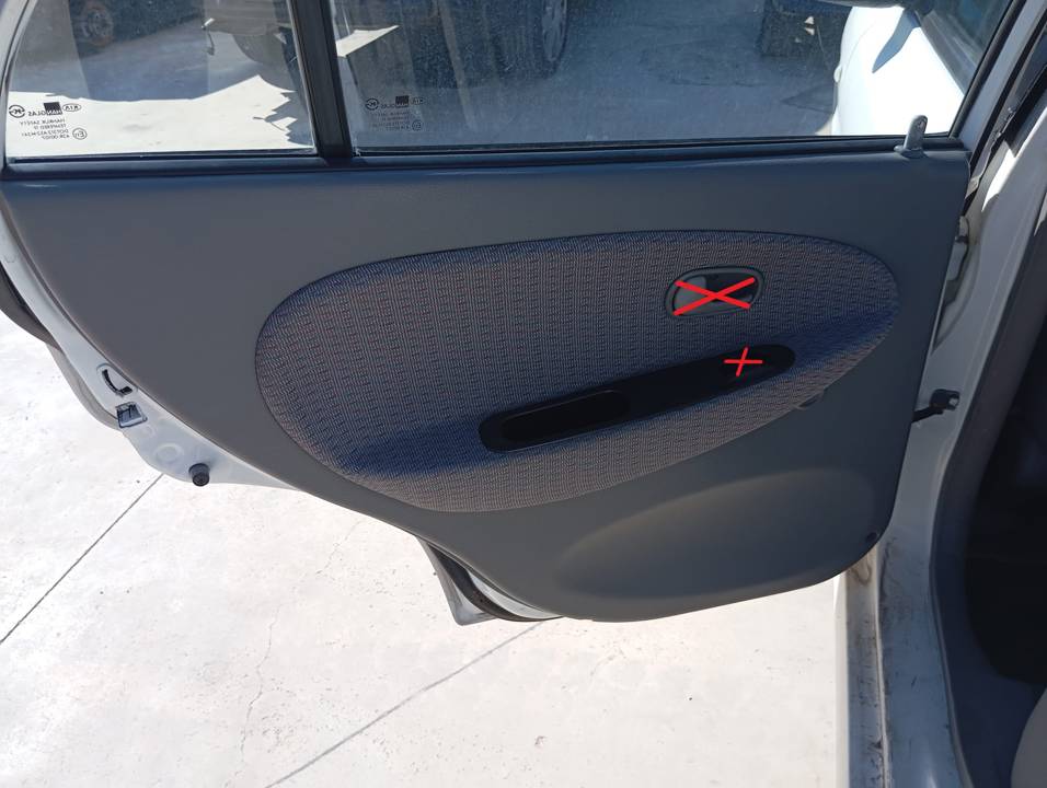 GUARNECIDO PUERTA TRASERA IZQUIERDA