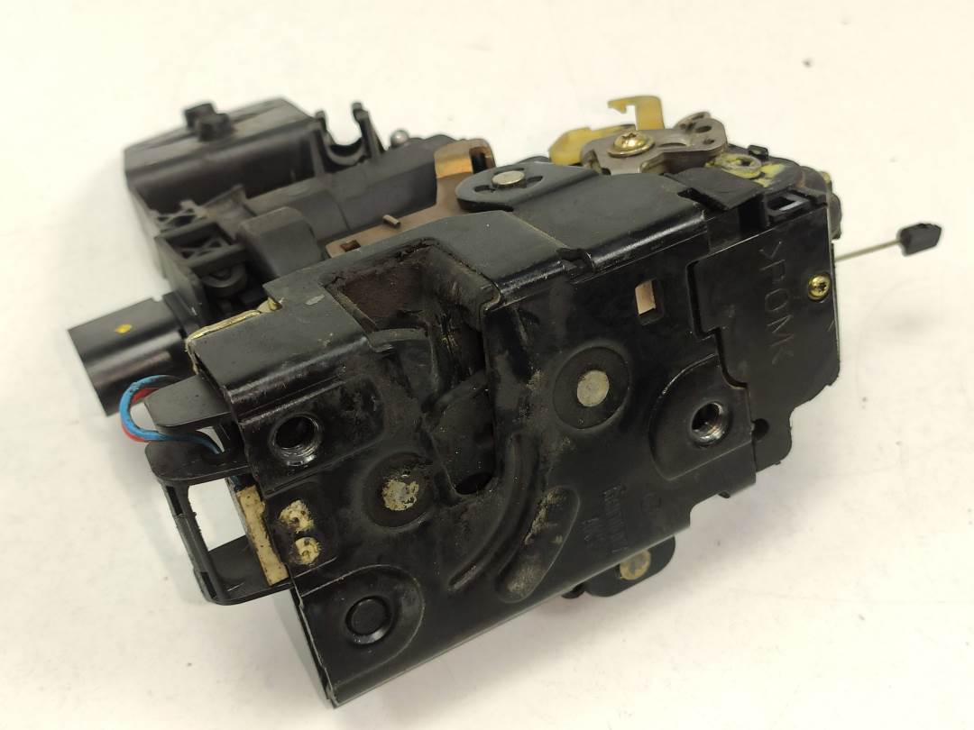 CERRADURA PUERTA DELANTERA DERECHA - VOLKSWAGEN - PASSAT BERLINA (3B2)