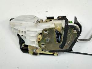 CERRADURA PUERTA DELANTERA DERECHA MITSUBISHI MONTERO (V60/V70) Autodesguaces Alicante
