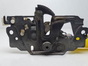 CERRADURA CAPOT BM5A16700AC FORD FOCUS LIM. (CB8) Autodesguaces Alicante