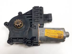 MOTOR ELEVALUNAS DELANTERO IZQUIERDO 0130821768 OPEL ZAFIRA A Autodesguaces Alicante