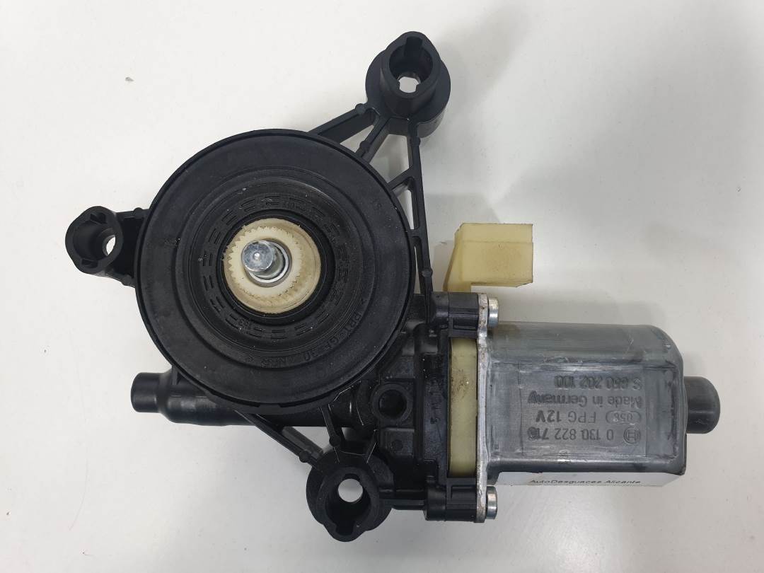 MOTOR ELEVALUNAS DELANTERO DERECHO - 0130822716 - SEAT - LEON (5F1)