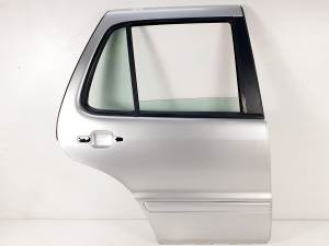 PUERTA TRASERA DERECHA MERCEDES CLASE M (W163) Autodesguaces Alicante