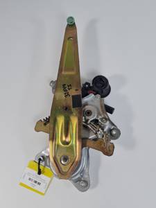 ELEVALUNAS TRASERO IZQUIERDO 8571042070 TOYOTA RAV 4 (A2) Autodesguaces Alicante