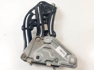 ELEVALUNAS TRASERO IZQUIERDO 9680072480 PEUGEOT 207 CC Autodesguaces Alicante
