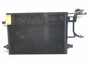 CONDENSADOR / RADIADOR AIRE ACONDICIONADO 4B0260401T AUDI A6 BERLINA (4B2) Autodesguaces Alicante