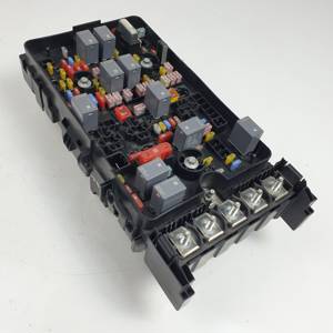 CAJA RELES / FUSIBLES 68235117AC JEEP CHEROKEE (KL) Autodesguaces Alicante