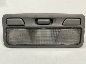 LUZ INTERIOR MR330450 MITSUBISHI MONTERO (V60/V70) Autodesguaces Alicante