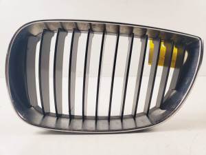 REJILLA DELANTERA 511371286139 BMW SERIE 1 BERLINA (E81/E87) Autodesguaces Alicante