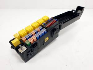 CAJA RELES / FUSIBLES XW4T14A068A JAGUAR S-TYPE Autodesguaces Alicante