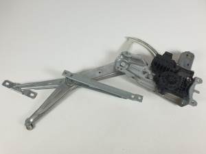 ELEVALUNAS DELANTERO DERECHO A337013132221 OPEL ZAFIRA B Autodesguaces Alicante