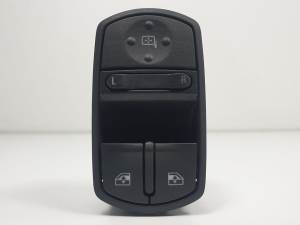 MANDO ELEVALUNAS DELANTERO IZQUIERDO 13253521AA OPEL CORSA D Autodesguaces Alicante