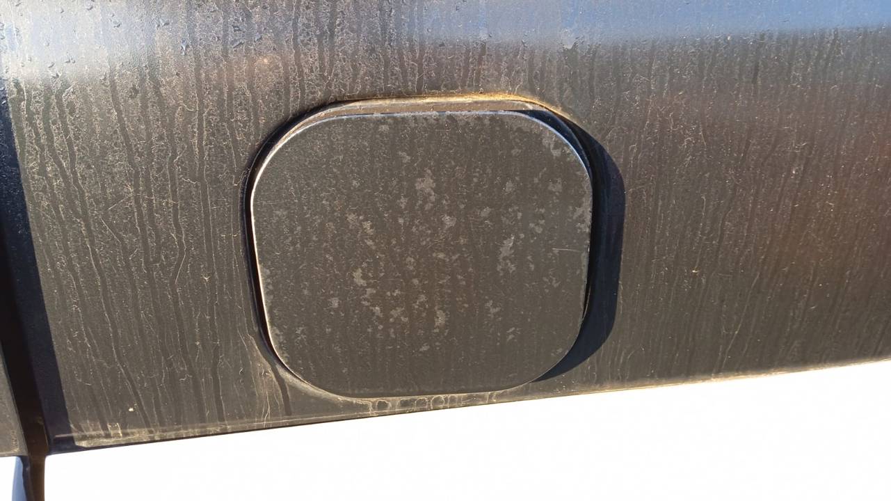 TAPA EXTERIOR COMBUSTIBLE