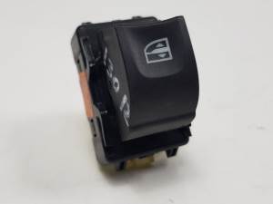 MANDO ELEVALUNAS TRASERO IZQUIERDO 254217475R DACIA DUSTER Autodesguaces Alicante