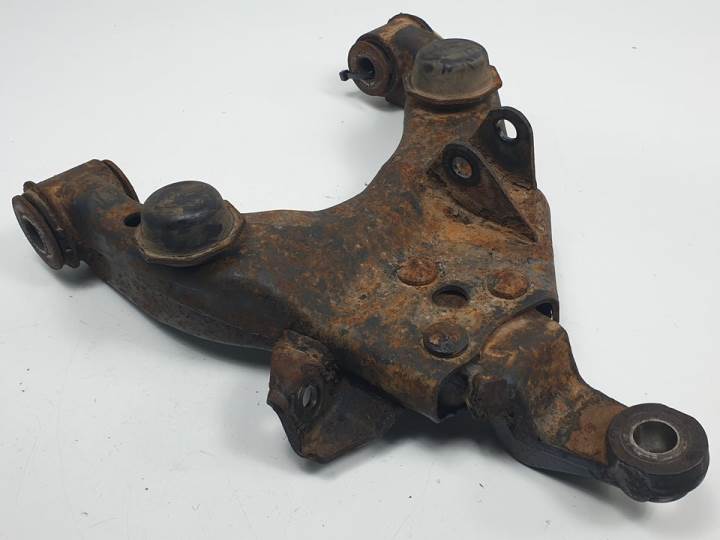 BRAZO SUSPENSION INFERIOR DELANTERO DERECHO TOYOTA LAND CRUISER (J9) Autodesguaces Alicante