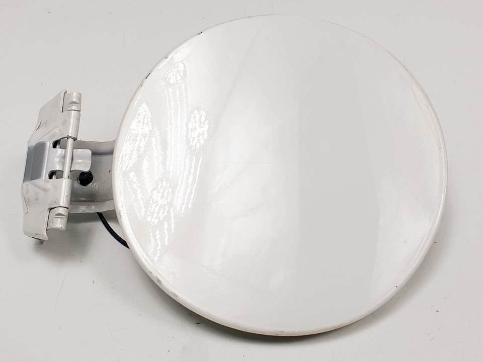 TAPA EXTERIOR COMBUSTIBLE - MAZDA - CX-3