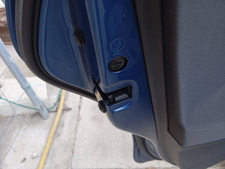 CERRADURA PUERTA TRASERA IZQUIERDA