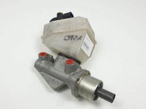 BOMBA FRENO 7700417649 VOLKSWAGEN POLO (9N1) Autodesguaces Alicante
