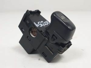 MANDO ELEVALUNAS TRASERO DERECHO 8685288 VOLVO XC90 Autodesguaces Alicante