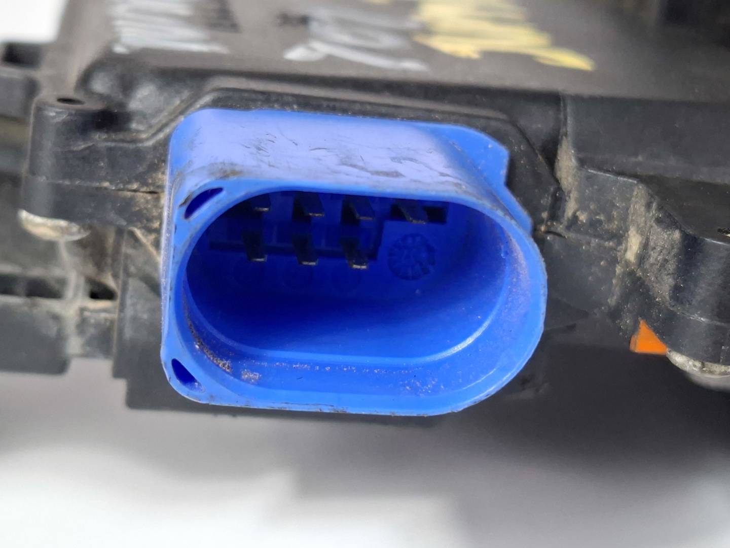 Foto 2 de Cerradura Puerta Trasera Izquierda Volkswagen Touareg (7la) (2002–2007)