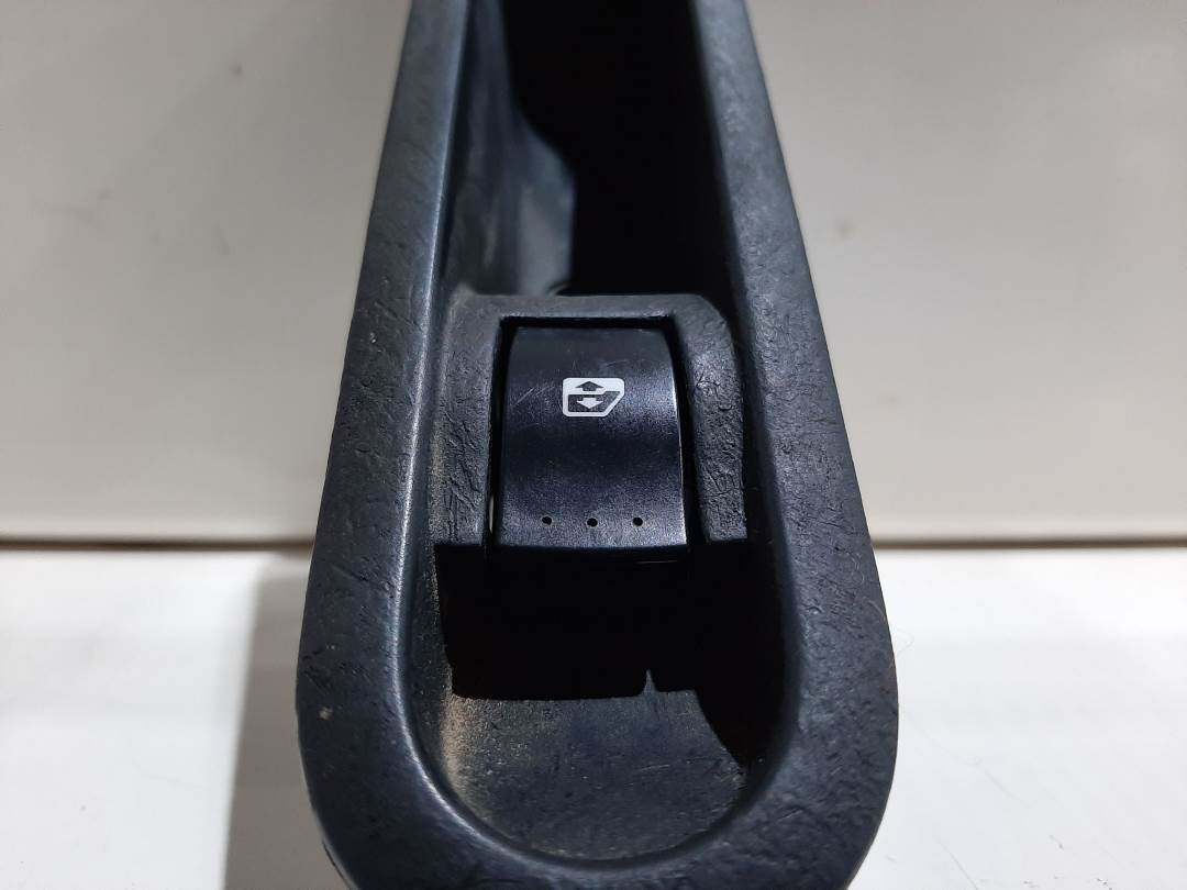 MANDO ELEVALUNAS DELANTERO DERECHO - 156013870 - RENAULT - MEGANE II FAMILIAR