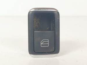 MANDO ELEVALUNAS TRASERO DERECHO A2049055502 MERCEDES CLASE C (W204) LIM. Autodesguaces Alicante