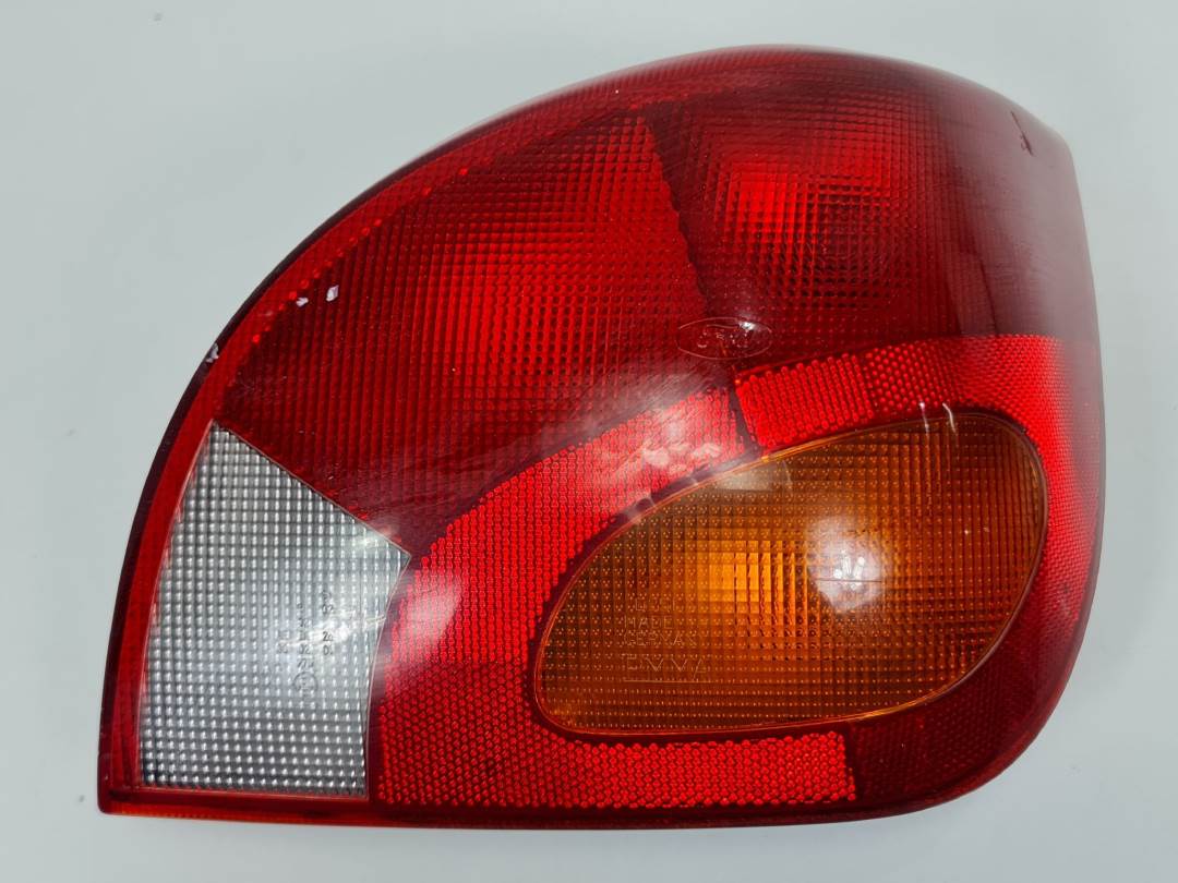 PILOTO TRASERO DERECHO - 96FG13N004AA - FORD - FIESTA BERLINA
