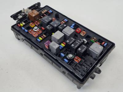 CAJA RELES / FUSIBLES 13255300 OPEL INSIGNIA BERLINA Autodesguaces Alicante